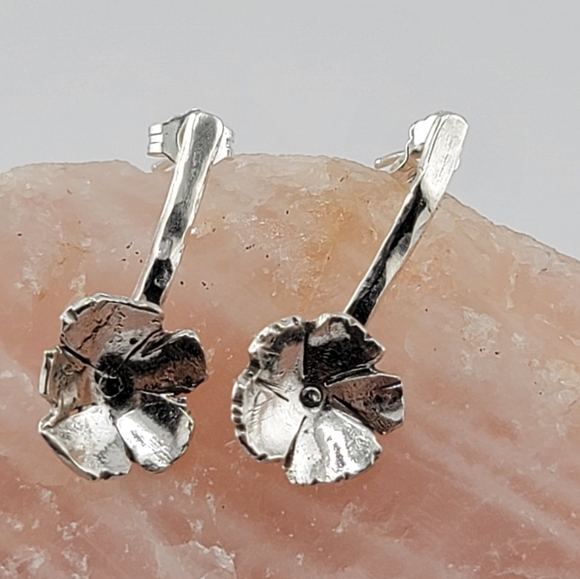 STERLING SILVER HANDMADE POST EARRINGS FLOWER DESIGN - Picture 4 of 6